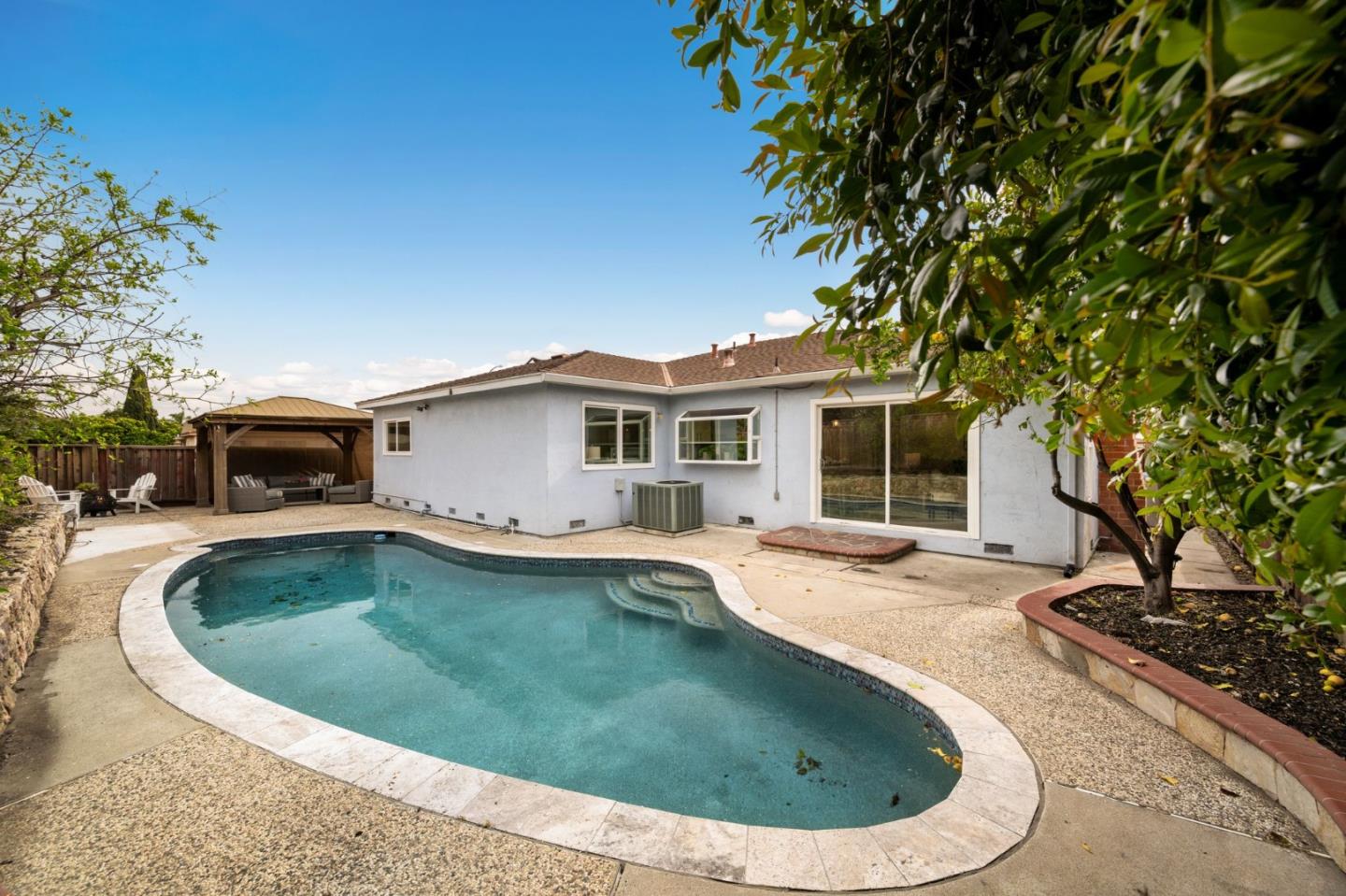 Detail Gallery Image 20 of 31 For 702 Royal Glen Dr, San Jose,  CA 95133 - 4 Beds | 2 Baths