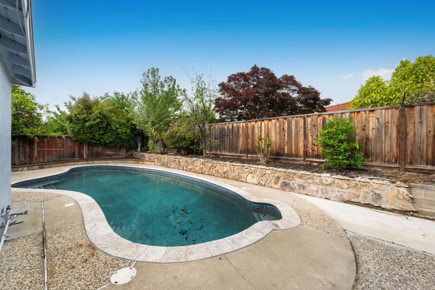 Detail Gallery Image 21 of 31 For 702 Royal Glen Dr, San Jose,  CA 95133 - 4 Beds | 2 Baths