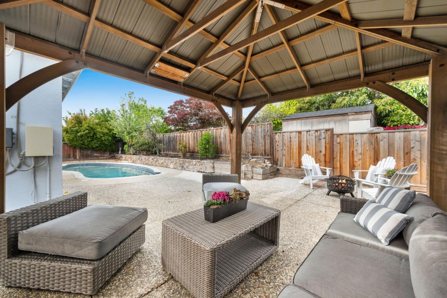 Detail Gallery Image 23 of 31 For 702 Royal Glen Dr, San Jose,  CA 95133 - 4 Beds | 2 Baths