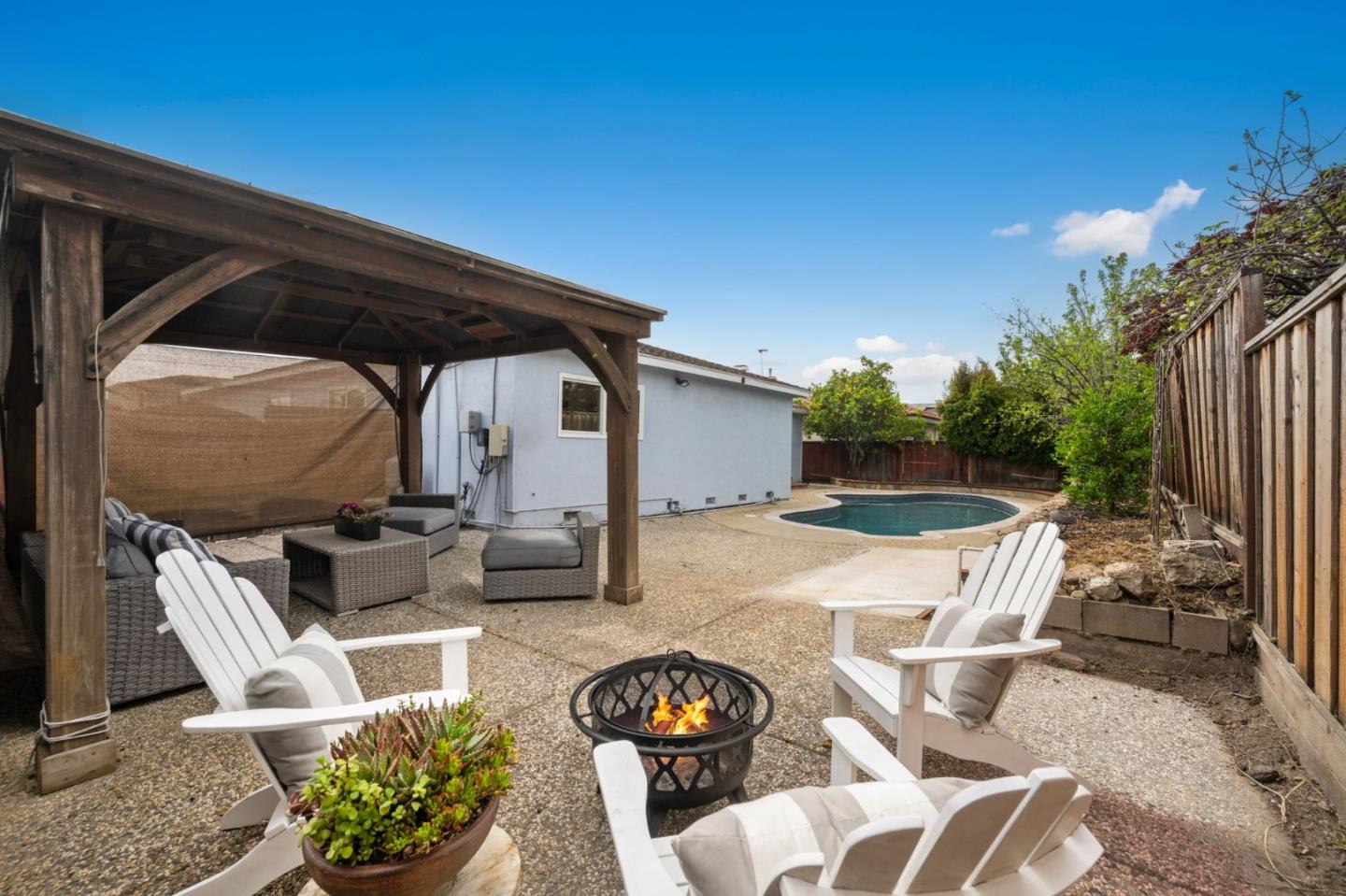 Detail Gallery Image 24 of 31 For 702 Royal Glen Dr, San Jose,  CA 95133 - 4 Beds | 2 Baths