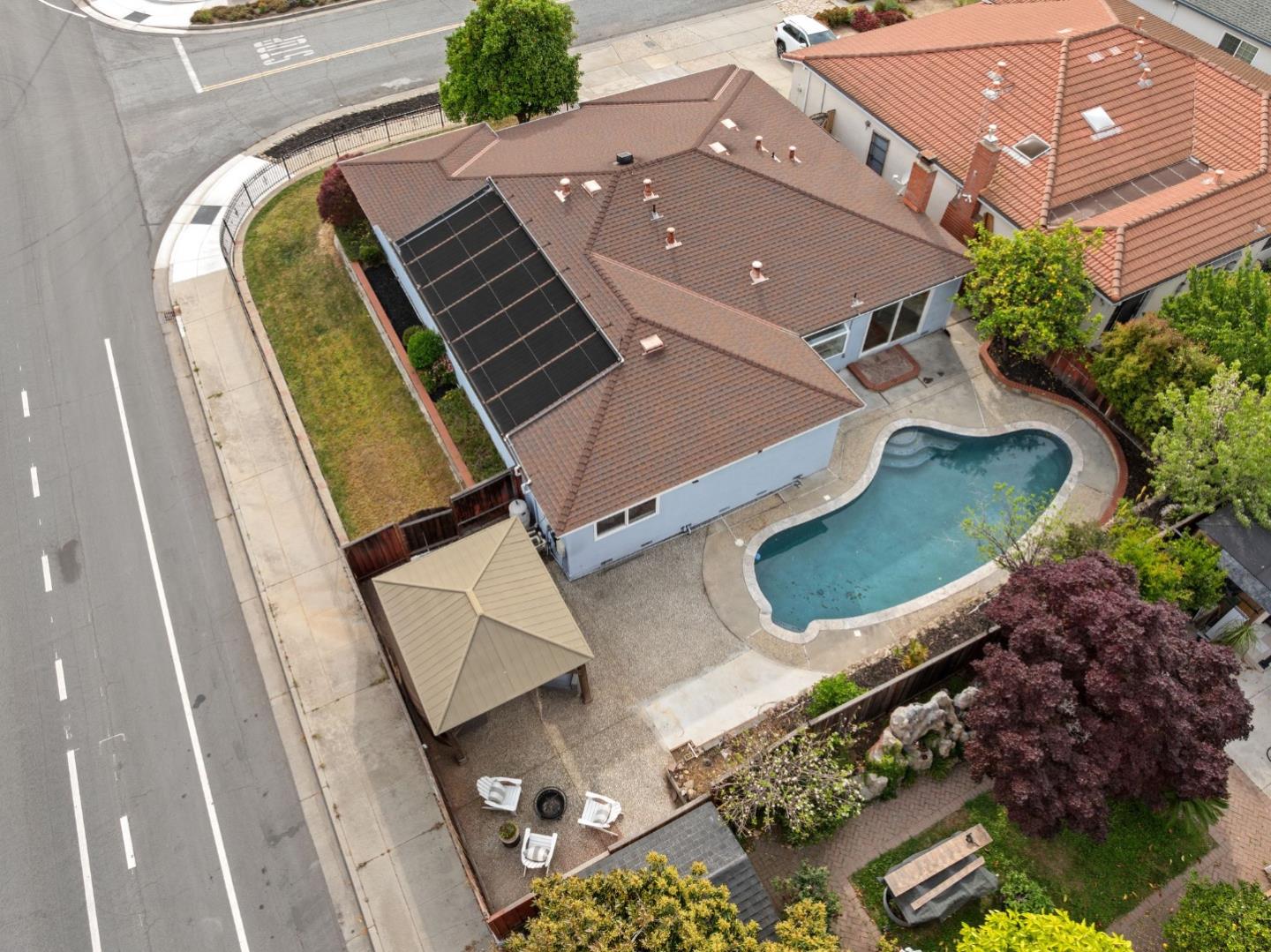 Detail Gallery Image 28 of 31 For 702 Royal Glen Dr, San Jose,  CA 95133 - 4 Beds | 2 Baths