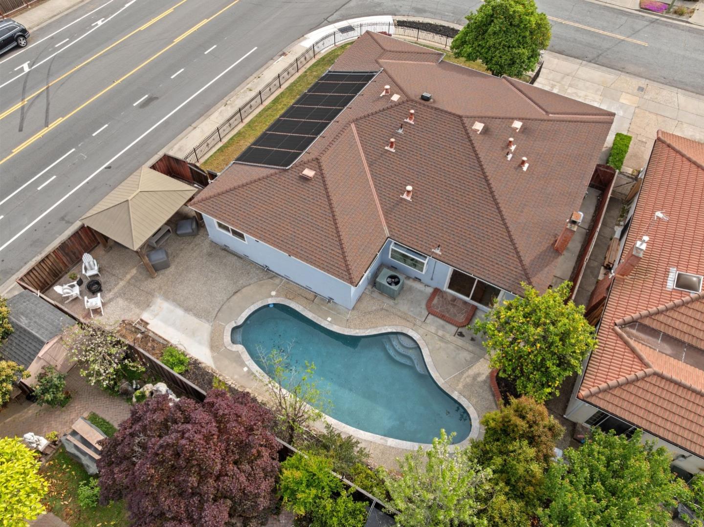 Detail Gallery Image 29 of 31 For 702 Royal Glen Dr, San Jose,  CA 95133 - 4 Beds | 2 Baths