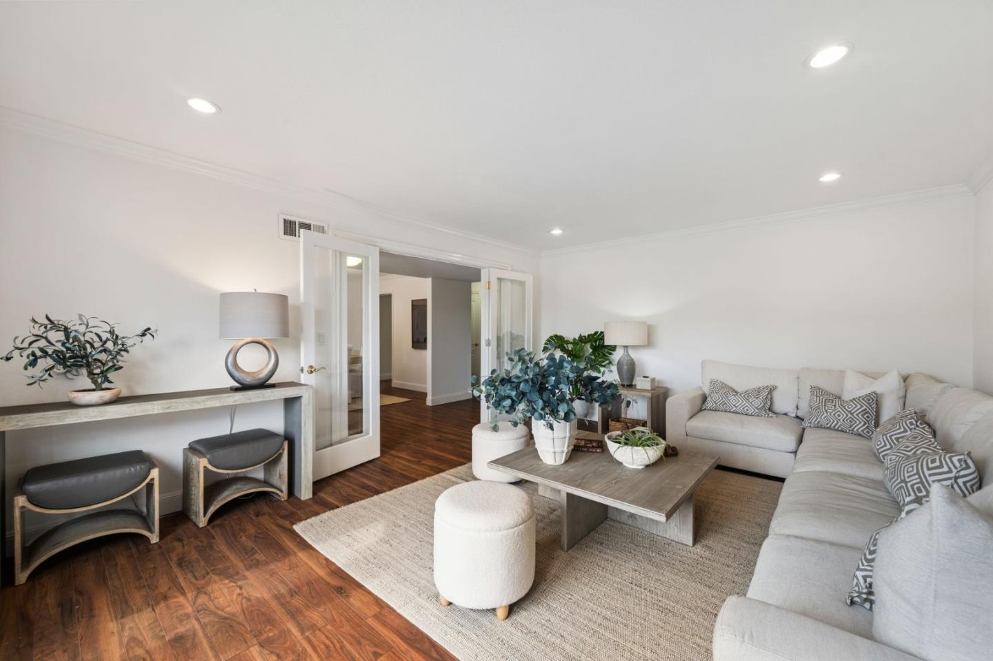 Detail Gallery Image 4 of 31 For 702 Royal Glen Dr, San Jose,  CA 95133 - 4 Beds | 2 Baths