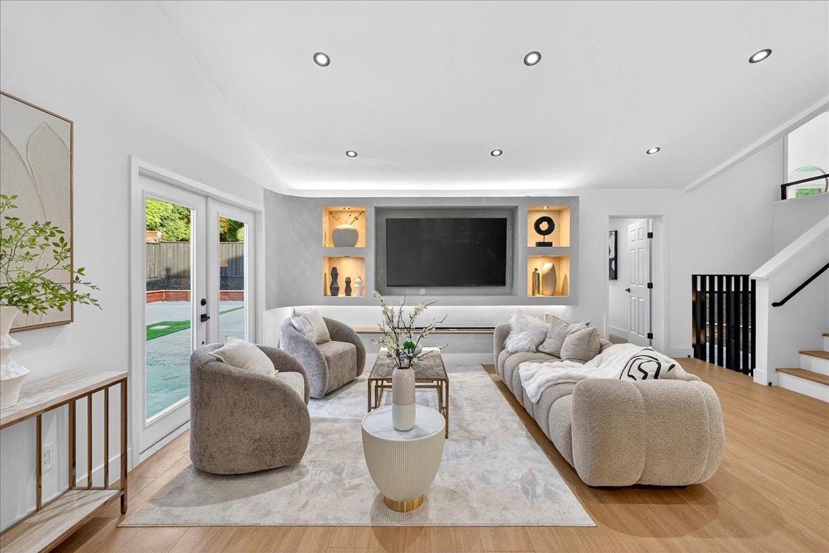 Detail Gallery Image 11 of 97 For 3512 Pleasant Crest Dr, San Jose,  CA 95148 - 5 Beds | 4 Baths