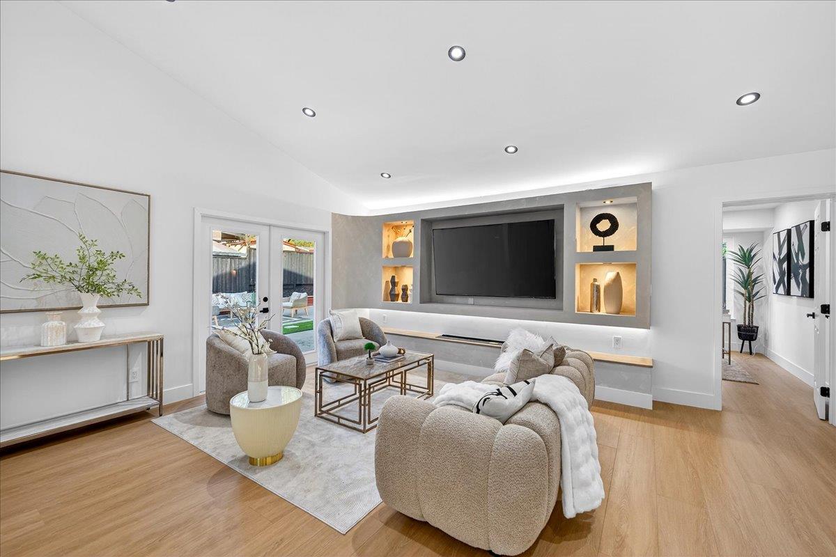 Detail Gallery Image 12 of 97 For 3512 Pleasant Crest Dr, San Jose,  CA 95148 - 5 Beds | 4 Baths