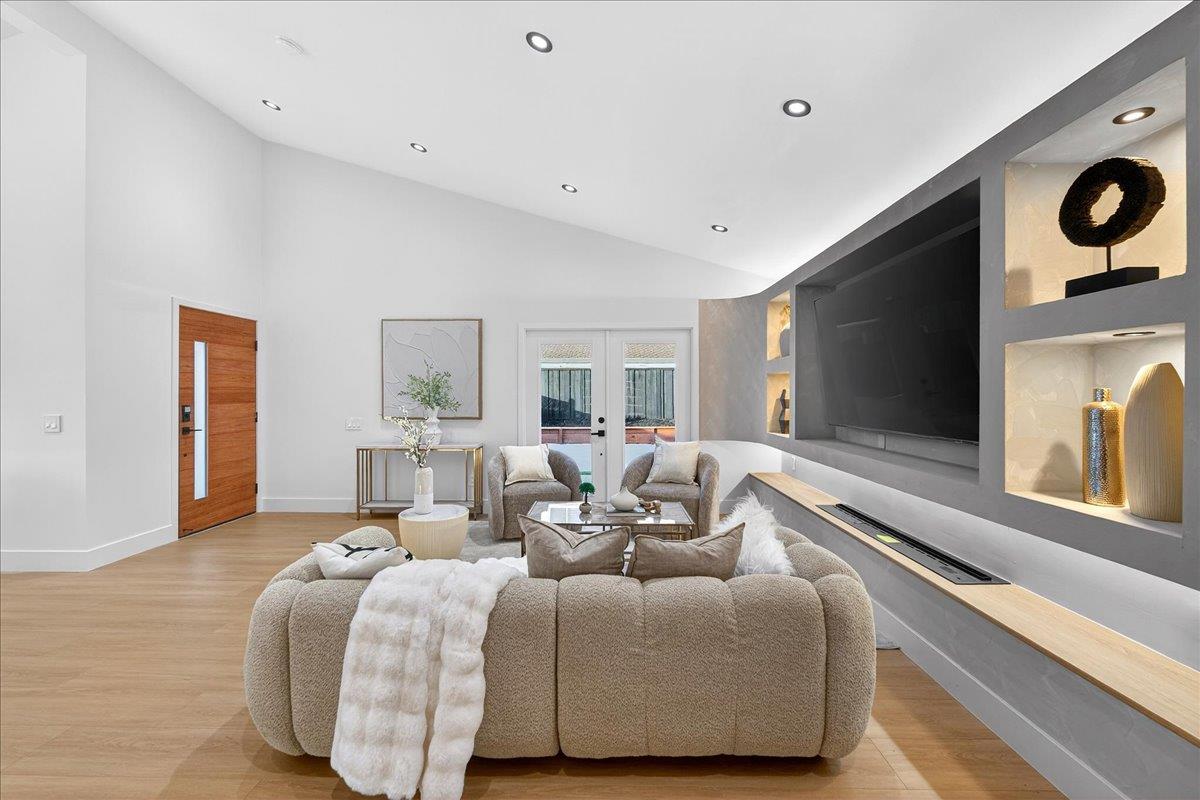 Detail Gallery Image 13 of 97 For 3512 Pleasant Crest Dr, San Jose,  CA 95148 - 5 Beds | 4 Baths