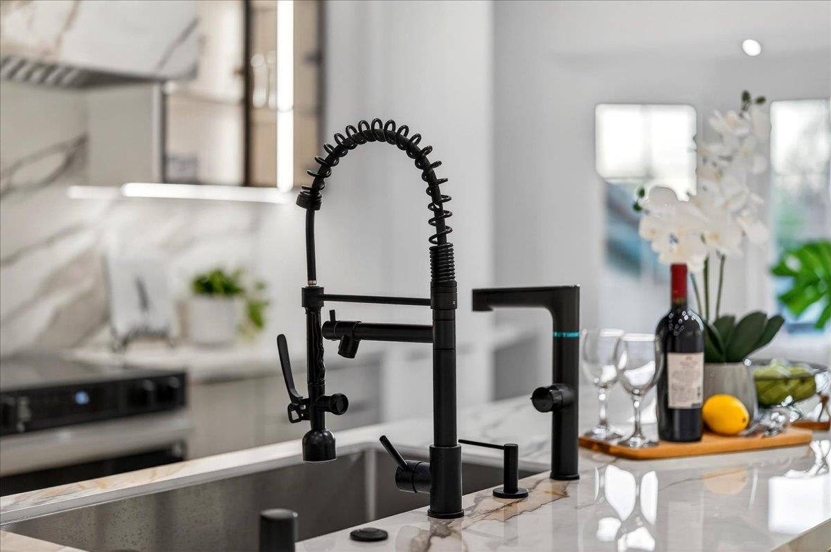 Detail Gallery Image 64 of 97 For 3512 Pleasant Crest Dr, San Jose,  CA 95148 - 5 Beds | 4 Baths