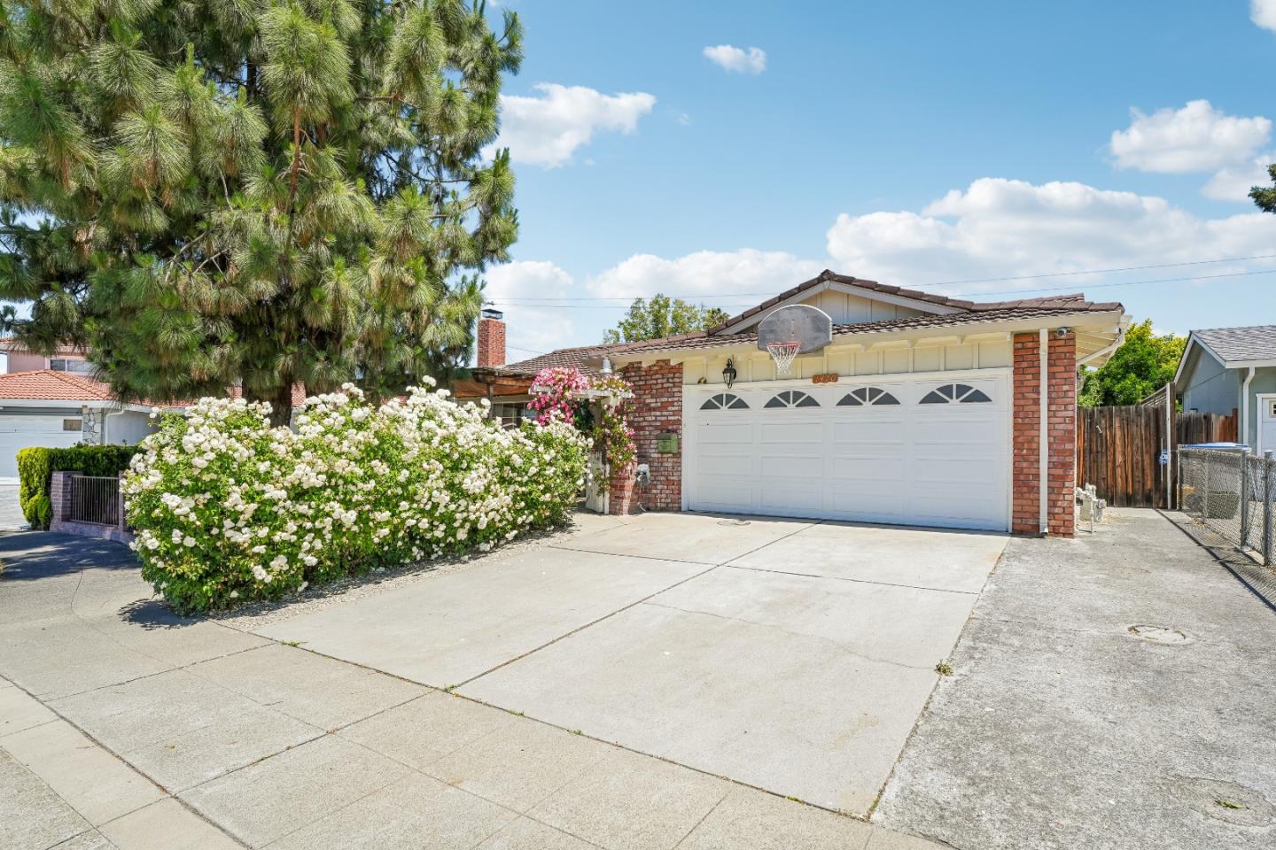 1470 Caliente WAY, SanJose, CA 95132, Photo 2