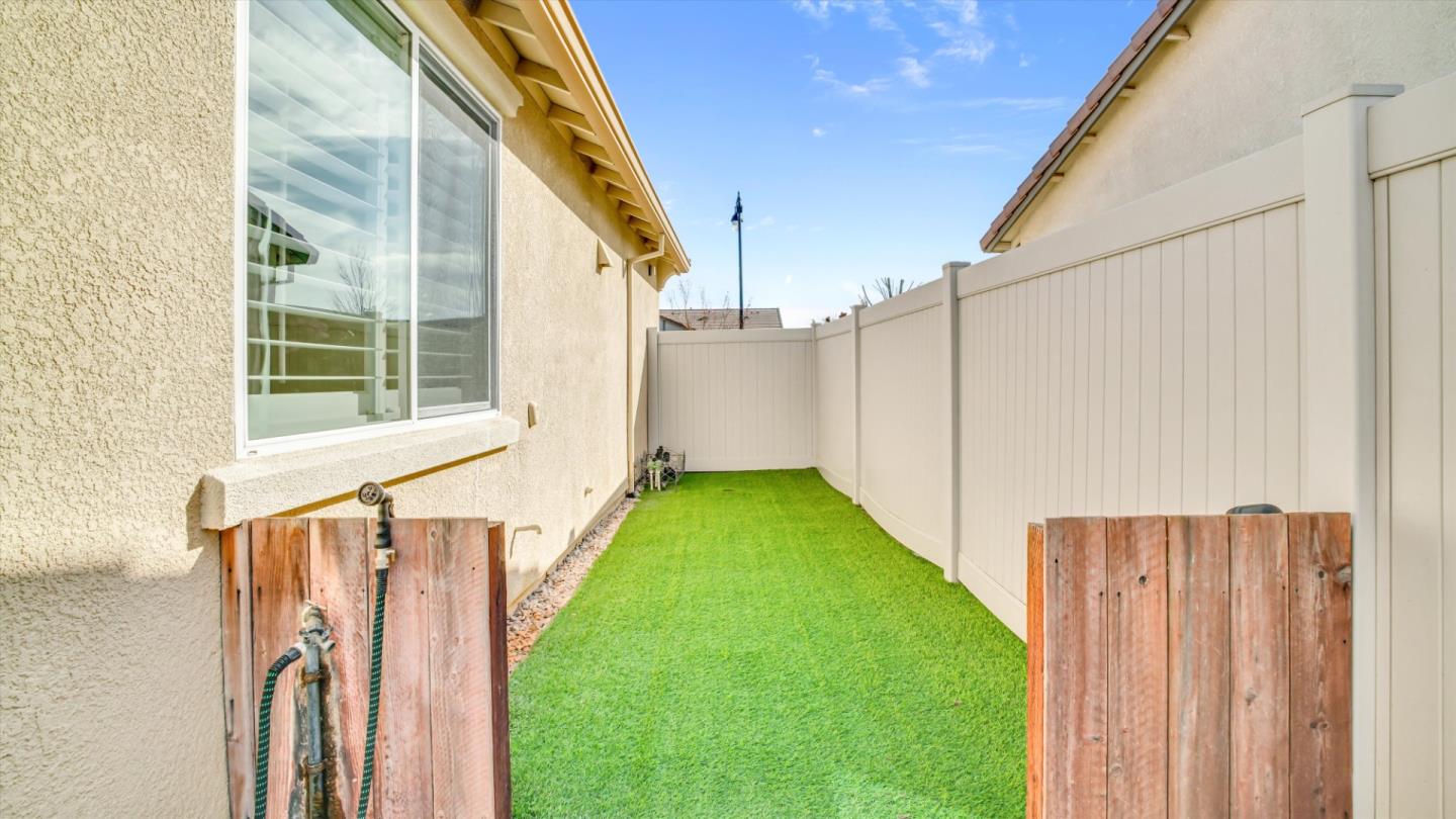 Detail Gallery Image 27 of 40 For 1467 Chestnut Hill Dr, Manteca,  CA 95336 - 3 Beds | 2 Baths