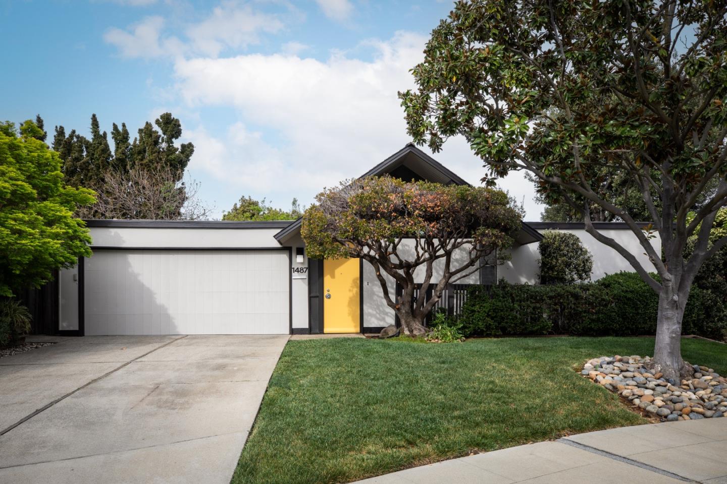 Front Image Thumbnail for ML82041072