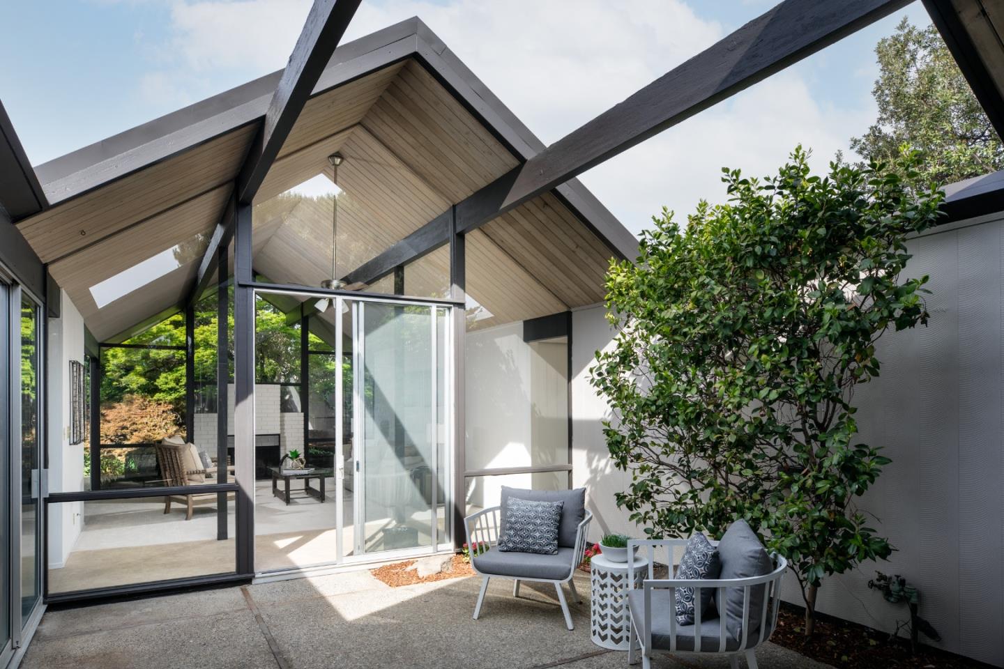 Detail Gallery Image 3 of 42 For 1487 Chukar Ct, Sunnyvale,  CA 94087 - 4 Beds | 2 Baths