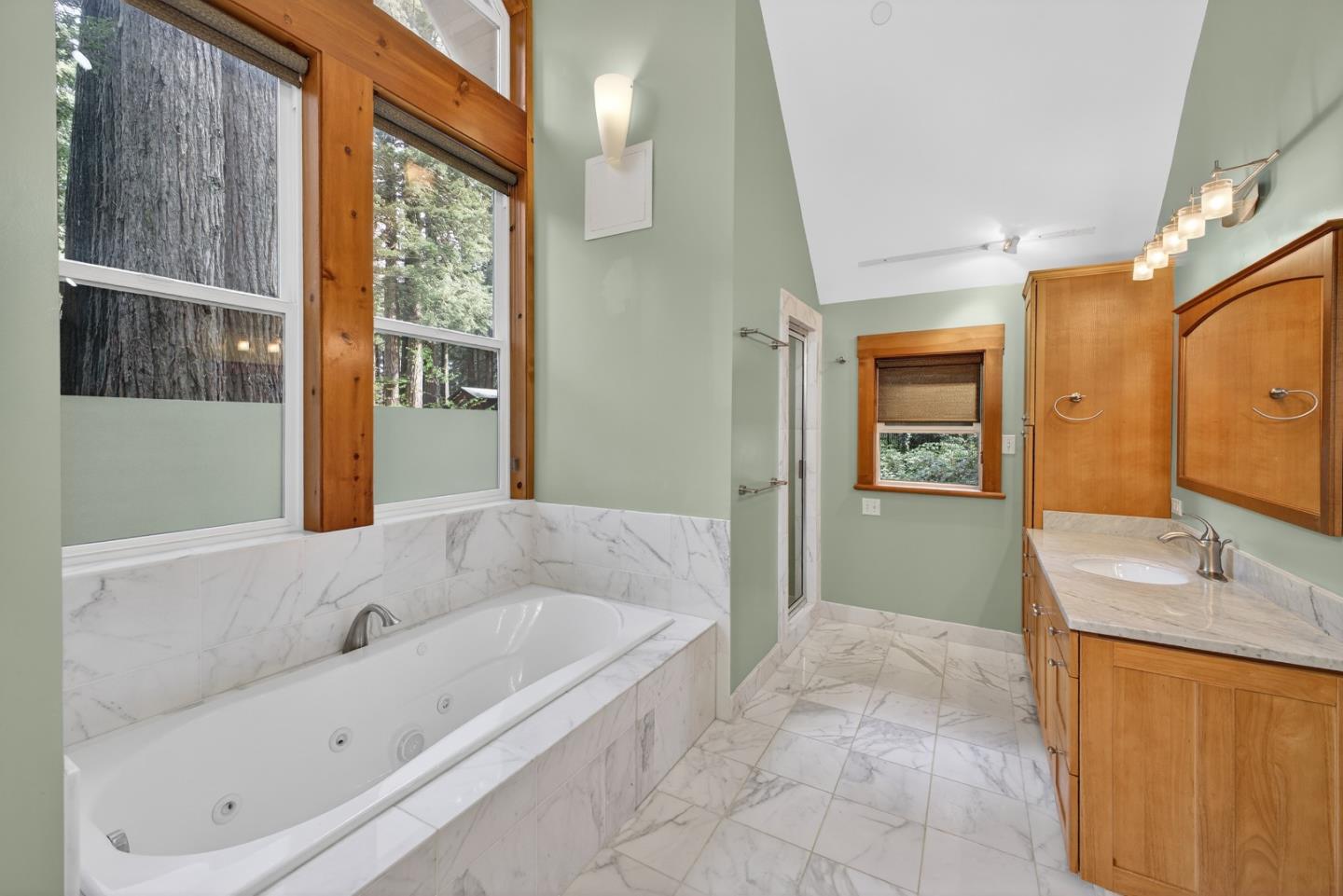 Detail Gallery Image 28 of 43 For 13370 Skyline Blvd, Woodside,  CA 94062 - 4 Beds | 4 Baths