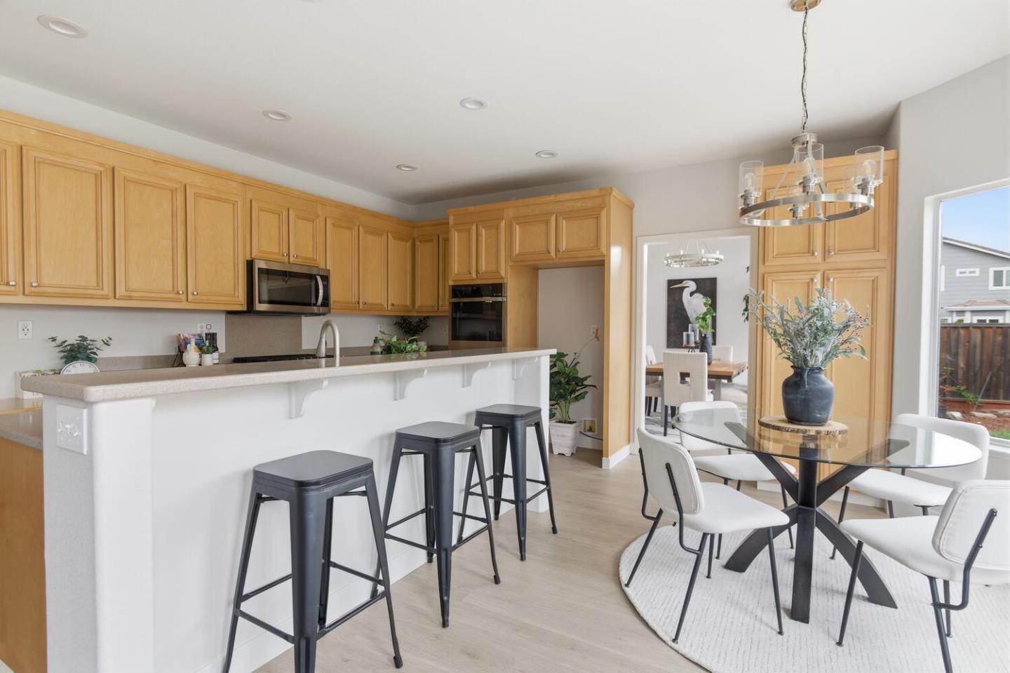 Detail Gallery Image 10 of 31 For 9358 Lone Deer Way, Gilroy,  CA 95020 - 5 Beds | 3 Baths