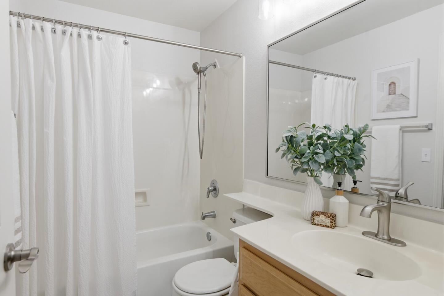 Detail Gallery Image 16 of 31 For 9358 Lone Deer Way, Gilroy,  CA 95020 - 5 Beds | 3 Baths