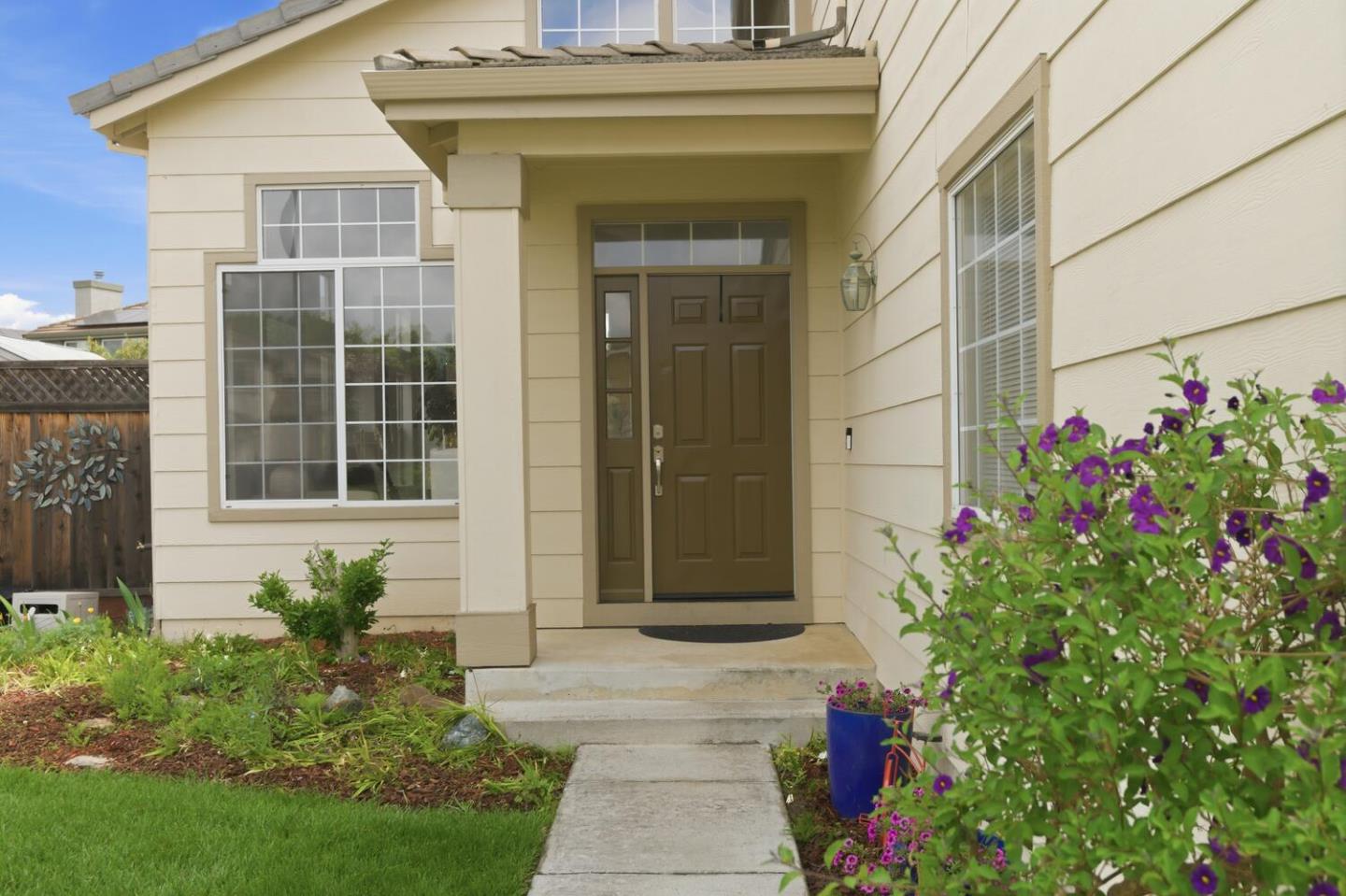 Detail Gallery Image 3 of 31 For 9358 Lone Deer Way, Gilroy,  CA 95020 - 5 Beds | 3 Baths