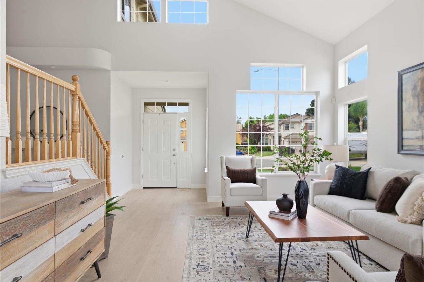 Detail Gallery Image 4 of 31 For 9358 Lone Deer Way, Gilroy,  CA 95020 - 5 Beds | 3 Baths