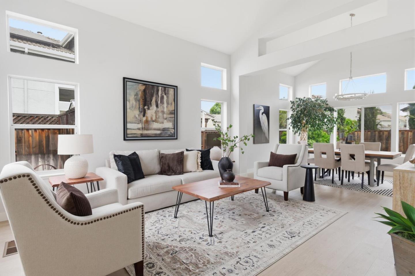 Detail Gallery Image 5 of 31 For 9358 Lone Deer Way, Gilroy,  CA 95020 - 5 Beds | 3 Baths