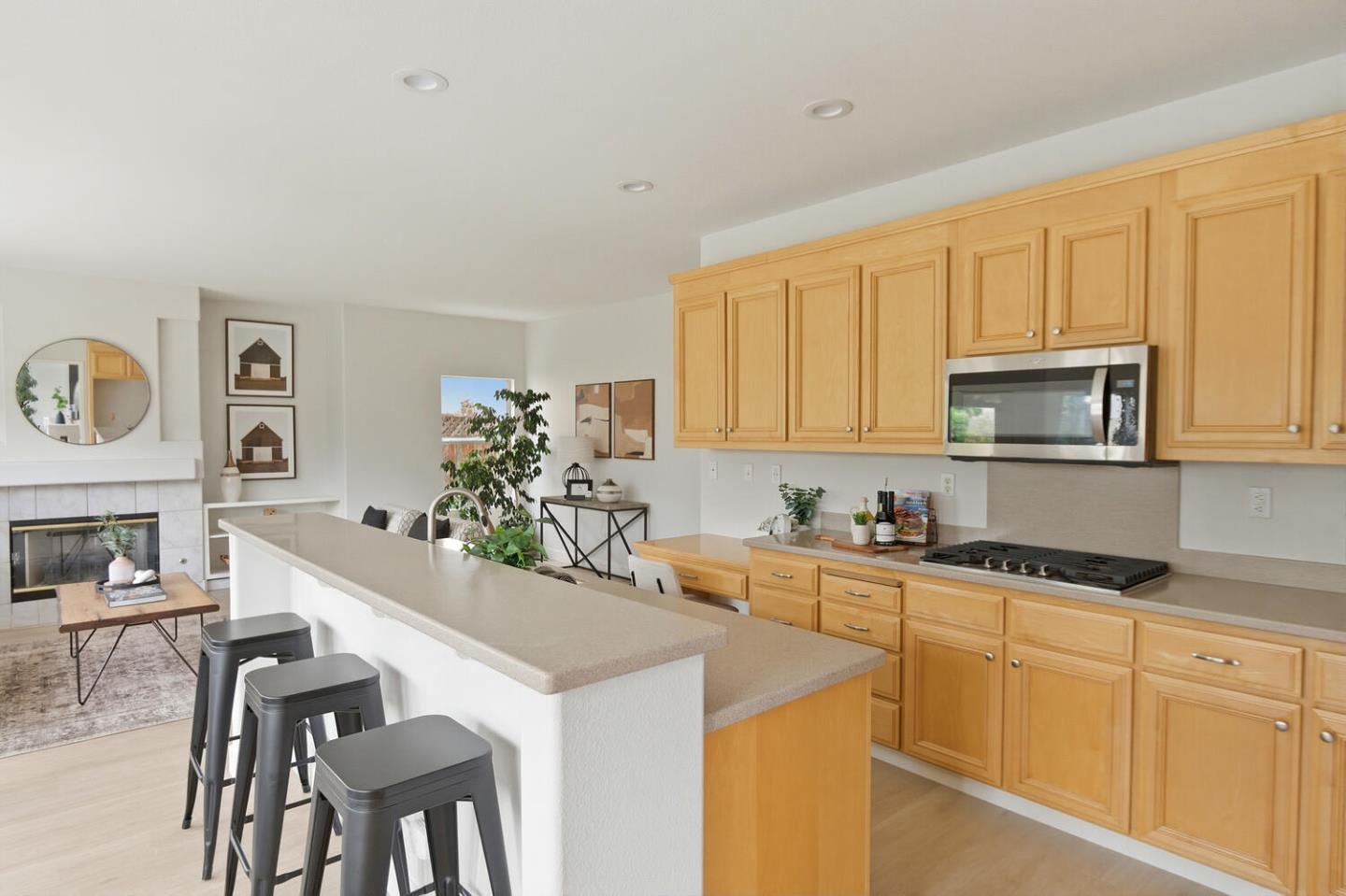 Detail Gallery Image 8 of 31 For 9358 Lone Deer Way, Gilroy,  CA 95020 - 5 Beds | 3 Baths