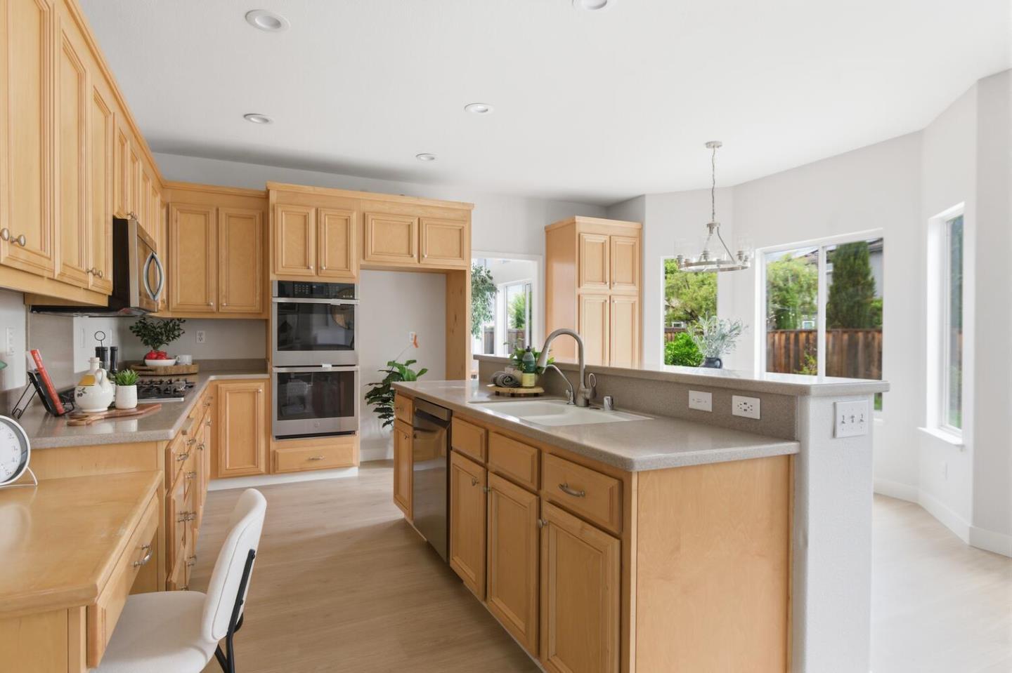 Detail Gallery Image 9 of 31 For 9358 Lone Deer Way, Gilroy,  CA 95020 - 5 Beds | 3 Baths