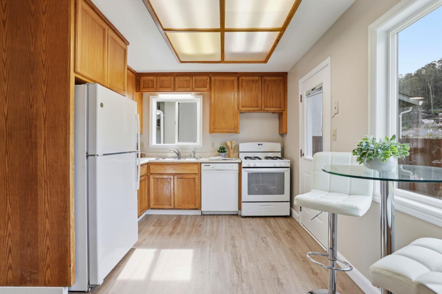 Detail Gallery Image 15 of 43 For 1024 Rio Vista Dr, Pacifica,  CA 94044 - 3 Beds | 1 Baths