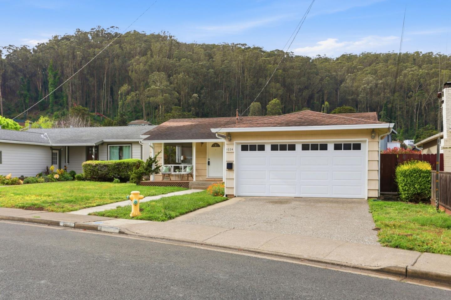 Detail Gallery Image 5 of 43 For 1024 Rio Vista Dr, Pacifica,  CA 94044 - 3 Beds | 1 Baths