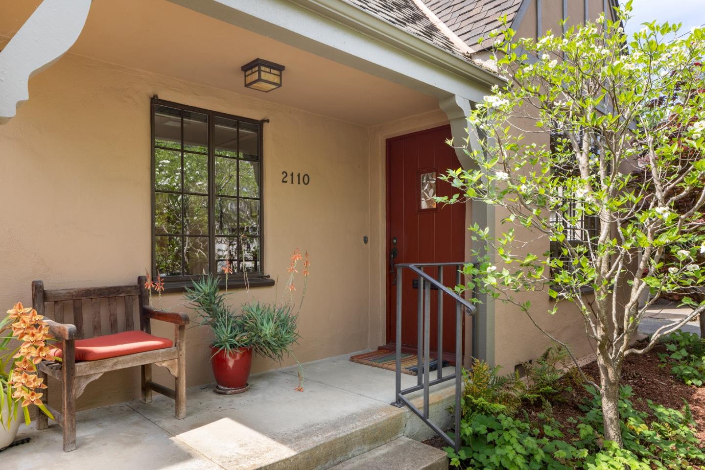 Detail Gallery Image 2 of 19 For 2110 Bowdoin St, Palo Alto,  CA 94306 - 2 Beds | 1 Baths