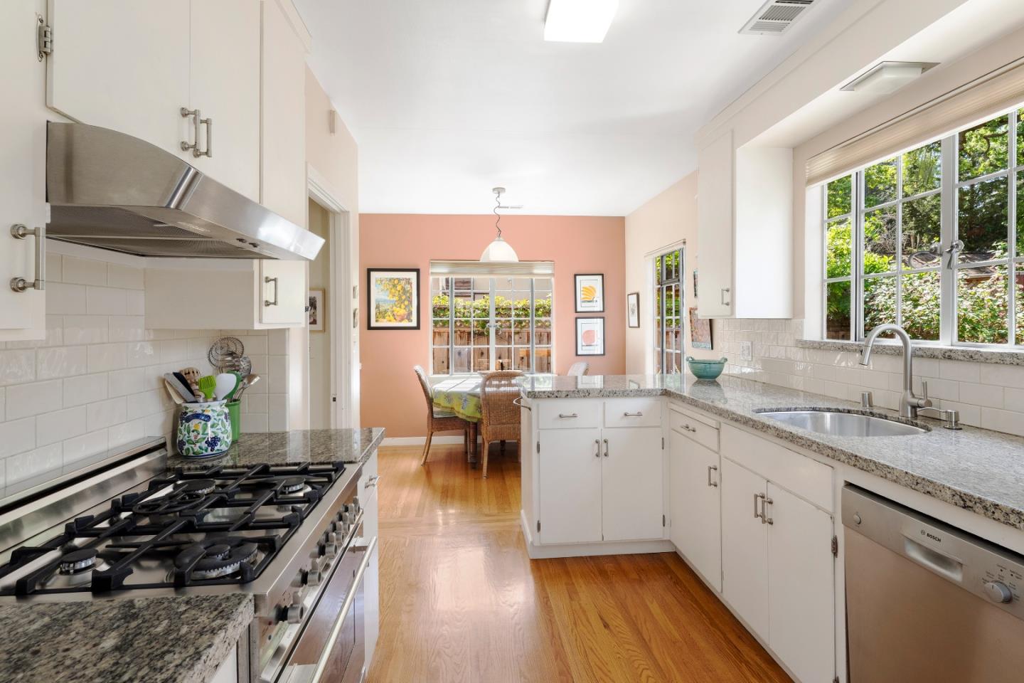 Detail Gallery Image 6 of 19 For 2110 Bowdoin St, Palo Alto,  CA 94306 - 2 Beds | 1 Baths