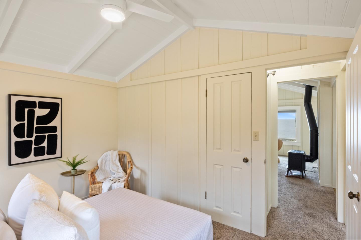 Detail Gallery Image 12 of 61 For 683 Ocean View Blvd, Pacific Grove,  CA 93950 - 3 Beds | 2 Baths
