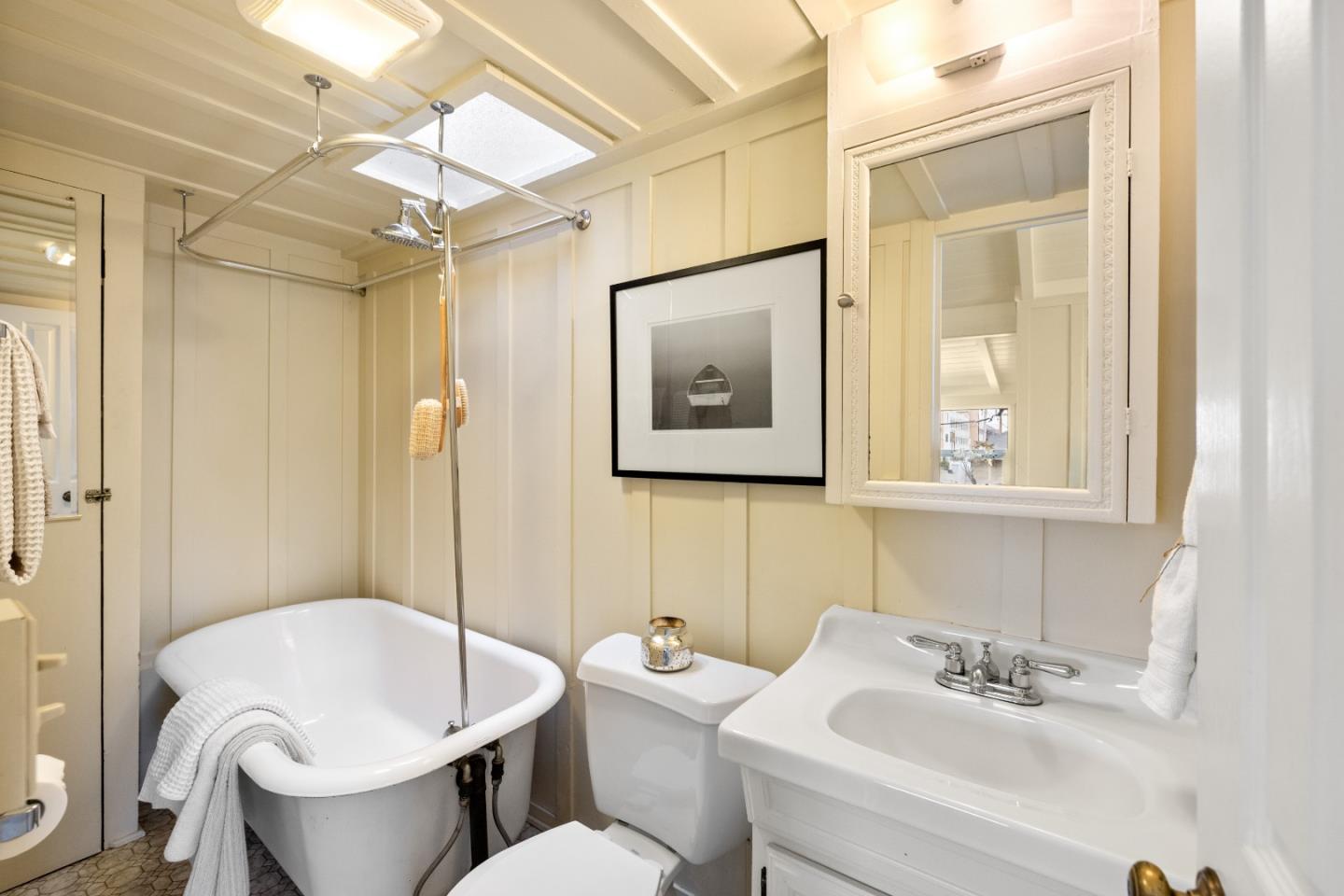 Detail Gallery Image 15 of 61 For 683 Ocean View Blvd, Pacific Grove,  CA 93950 - 3 Beds | 2 Baths