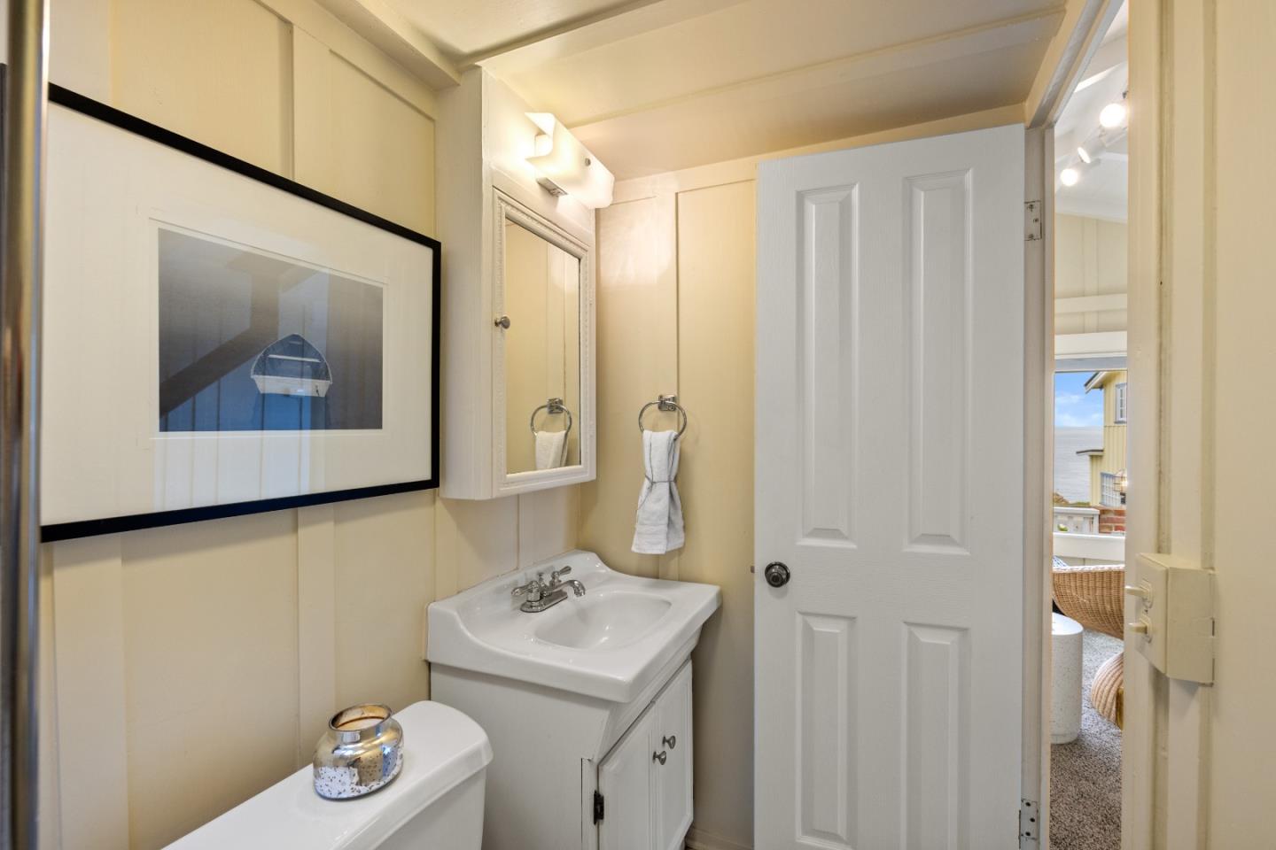 Detail Gallery Image 16 of 61 For 683 Ocean View Blvd, Pacific Grove,  CA 93950 - 3 Beds | 2 Baths