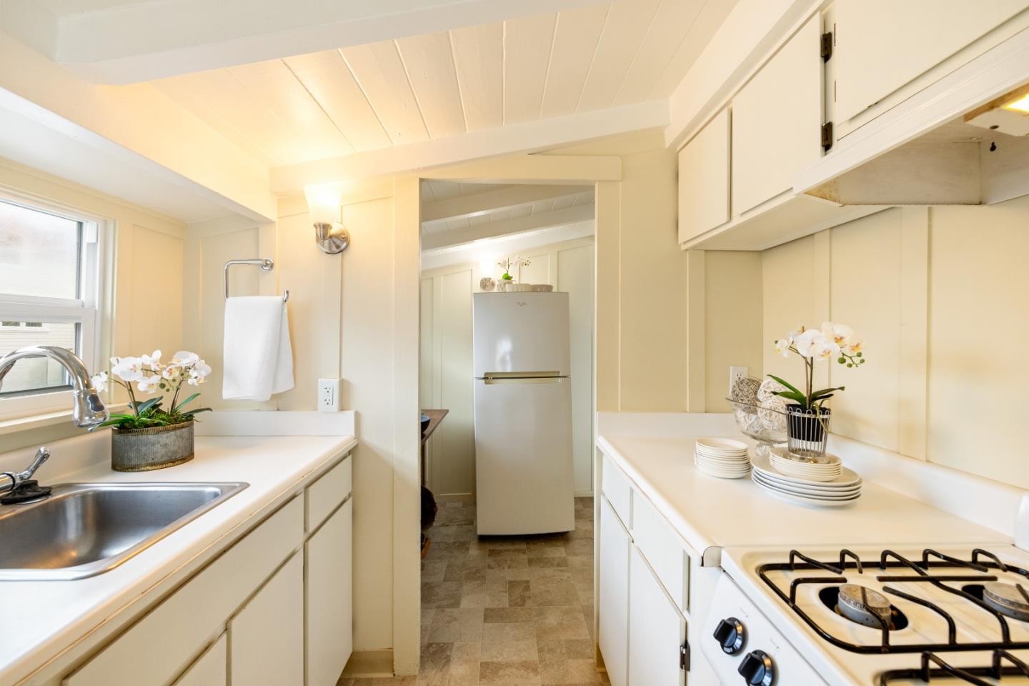 Detail Gallery Image 17 of 61 For 683 Ocean View Blvd, Pacific Grove,  CA 93950 - 3 Beds | 2 Baths