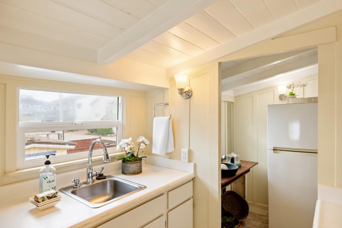 Detail Gallery Image 18 of 61 For 683 Ocean View Blvd, Pacific Grove,  CA 93950 - 3 Beds | 2 Baths