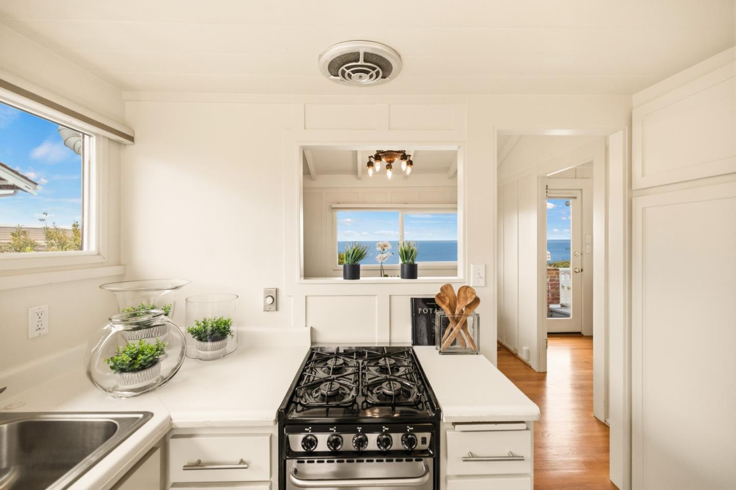 Detail Gallery Image 33 of 61 For 683 Ocean View Blvd, Pacific Grove,  CA 93950 - 3 Beds | 2 Baths