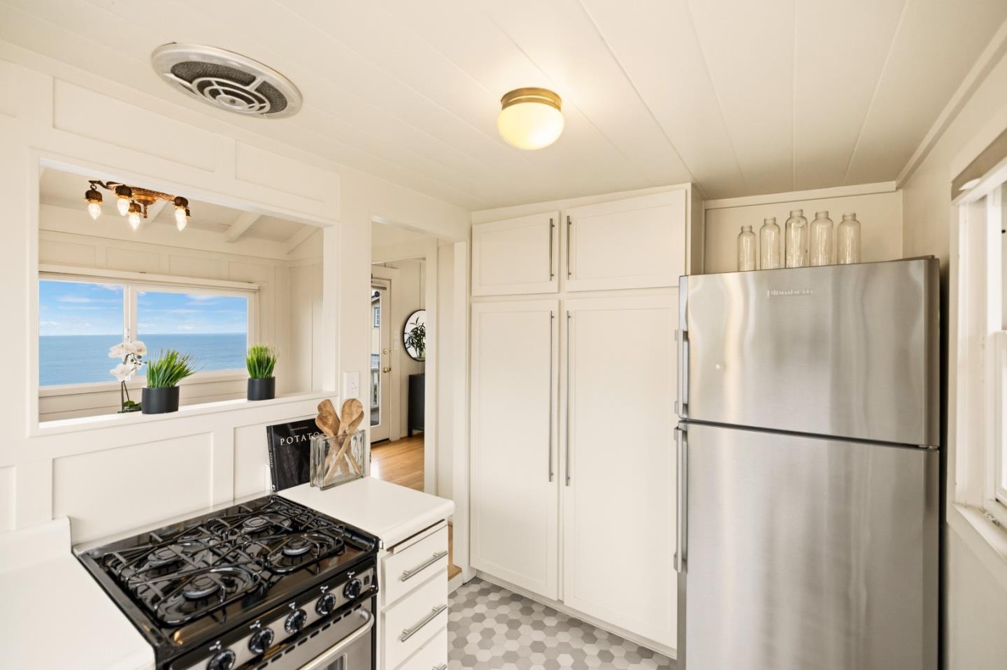 Detail Gallery Image 35 of 61 For 683 Ocean View Blvd, Pacific Grove,  CA 93950 - 3 Beds | 2 Baths
