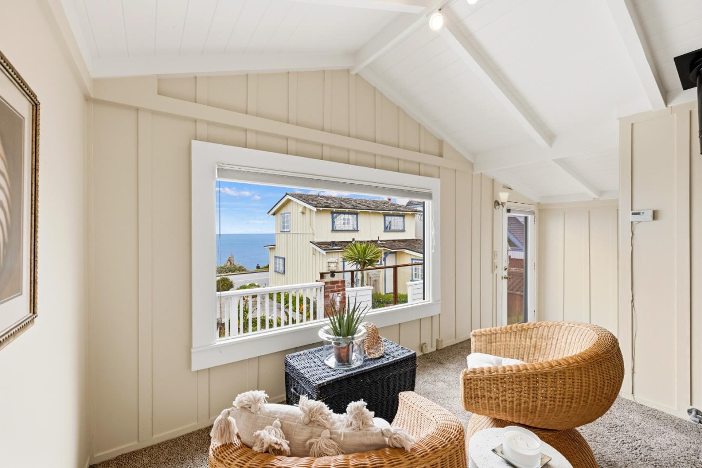 Detail Gallery Image 4 of 61 For 683 Ocean View Blvd, Pacific Grove,  CA 93950 - 3 Beds | 2 Baths