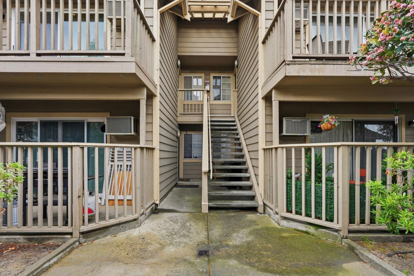 Front Image Thumbnail for ML82041081