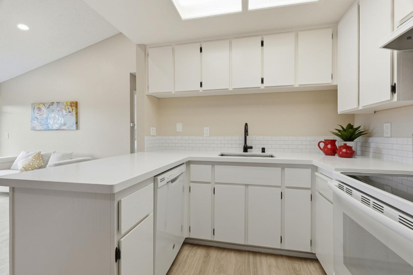 Detail Gallery Image 10 of 28 For 2427 Jubilee Ln, San Jose,  CA 95131 - 1 Beds | 1 Baths