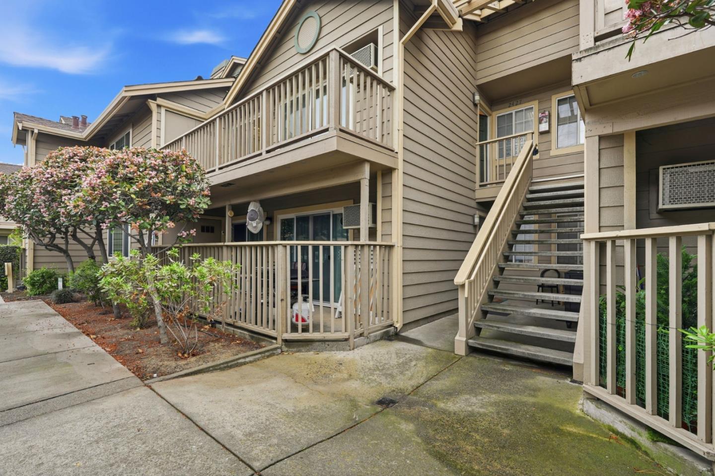 Detail Gallery Image 2 of 28 For 2427 Jubilee Ln, San Jose,  CA 95131 - 1 Beds | 1 Baths