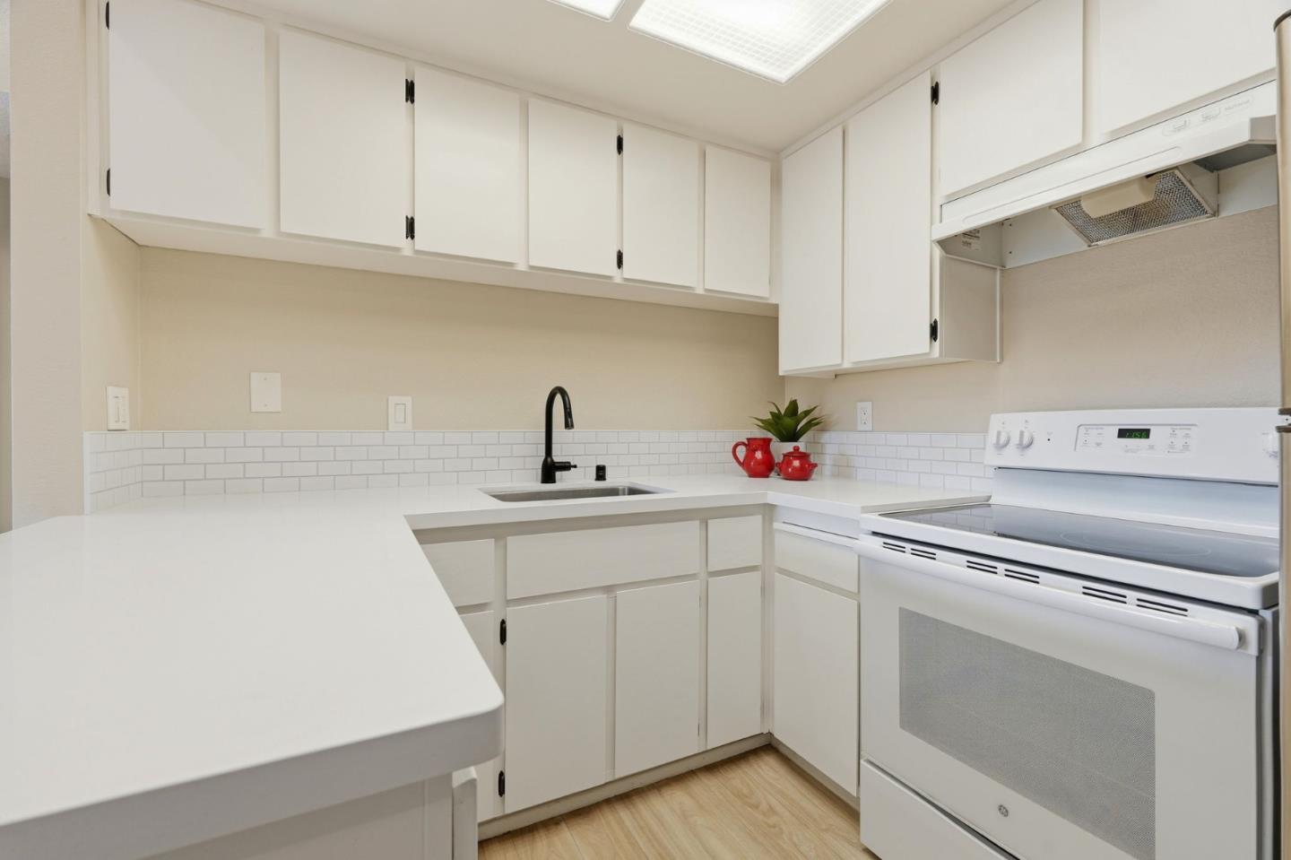 Detail Gallery Image 9 of 28 For 2427 Jubilee Ln, San Jose,  CA 95131 - 1 Beds | 1 Baths