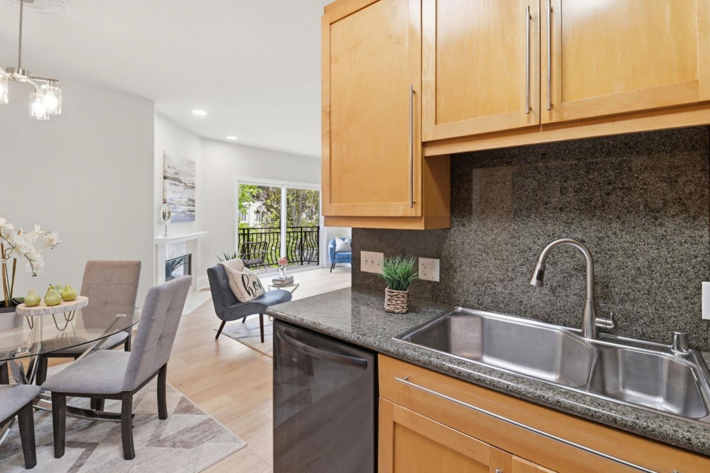 Detail Gallery Image 12 of 26 For 107 El Camino Real #302,  Burlingame,  CA 94010 - 2 Beds | 2 Baths