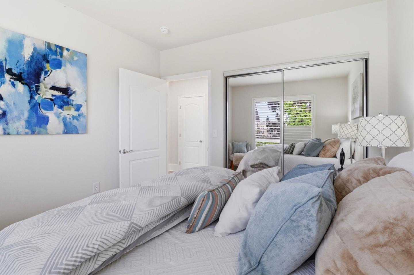 Detail Gallery Image 14 of 26 For 107 El Camino Real #302,  Burlingame,  CA 94010 - 2 Beds | 2 Baths