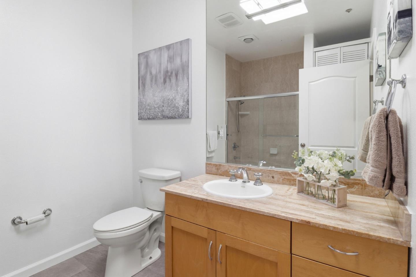 Detail Gallery Image 21 of 26 For 107 El Camino Real #302,  Burlingame,  CA 94010 - 2 Beds | 2 Baths