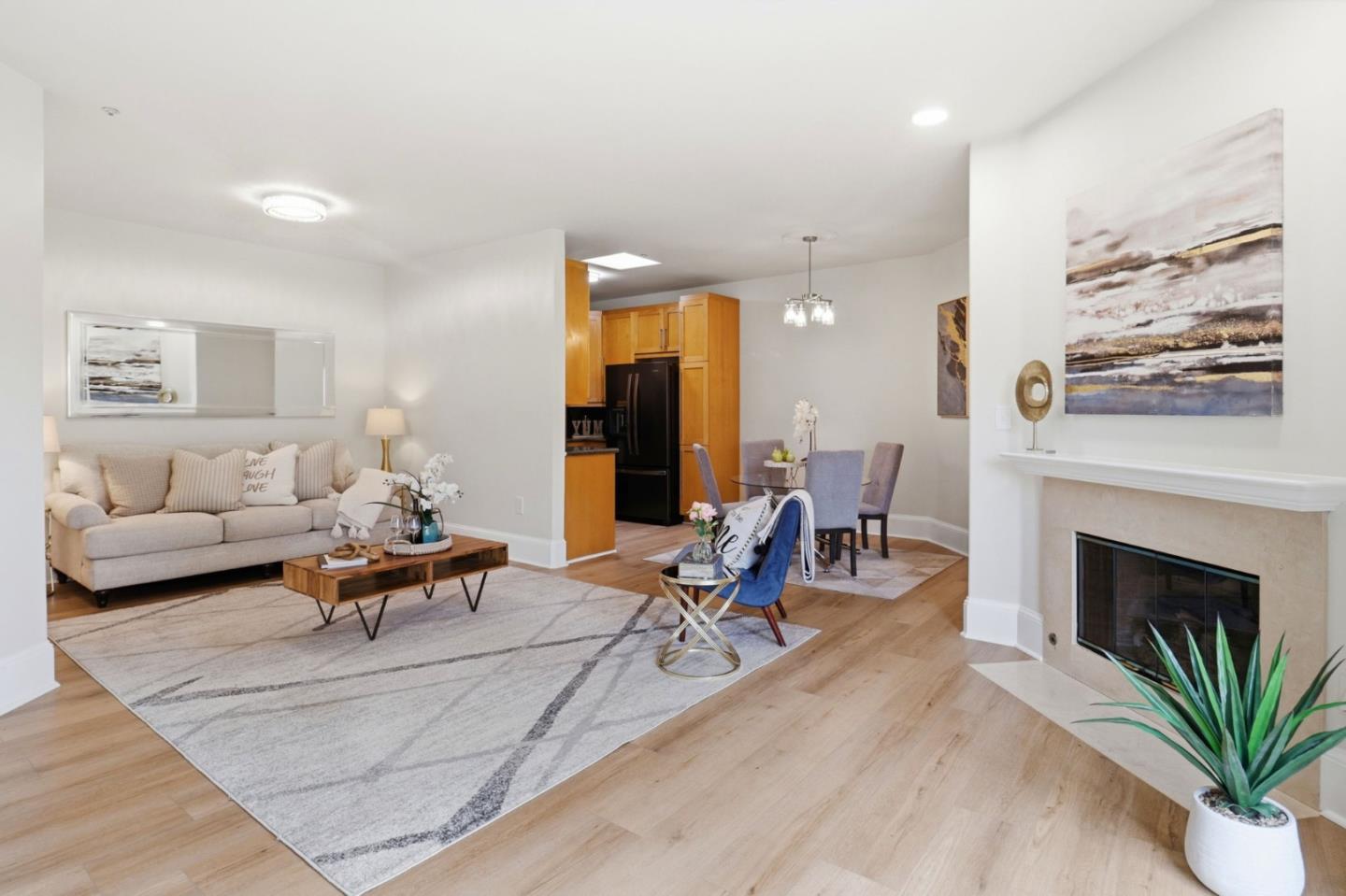 Detail Gallery Image 6 of 26 For 107 El Camino Real #302,  Burlingame,  CA 94010 - 2 Beds | 2 Baths