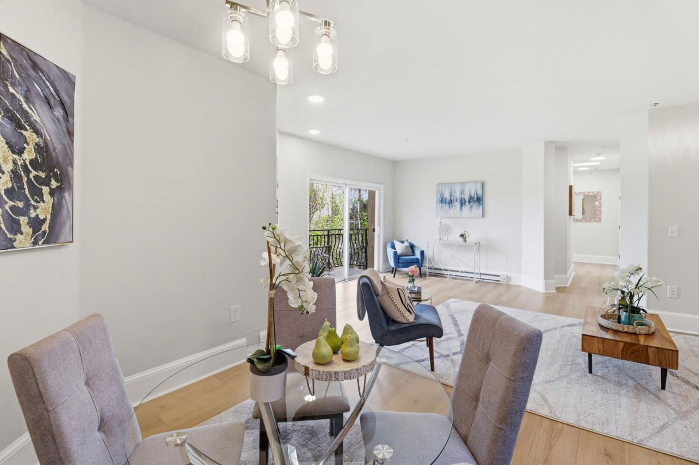 Detail Gallery Image 8 of 26 For 107 El Camino Real #302,  Burlingame,  CA 94010 - 2 Beds | 2 Baths