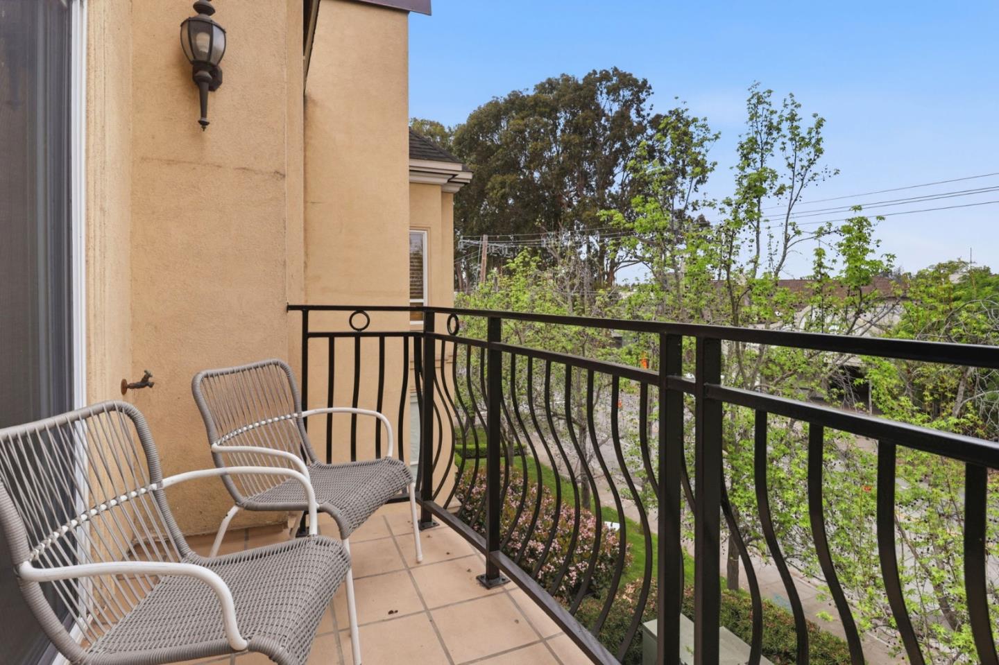 Detail Gallery Image 9 of 26 For 107 El Camino Real #302,  Burlingame,  CA 94010 - 2 Beds | 2 Baths
