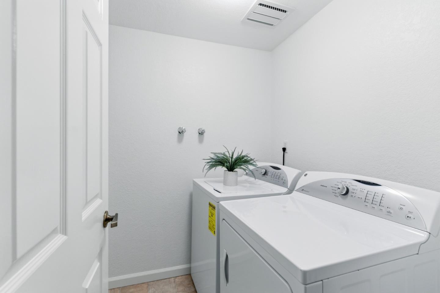 Detail Gallery Image 33 of 76 For 1280 Sharon Park Dr #27,  Menlo Park,  CA 94025 - 2 Beds | 2 Baths