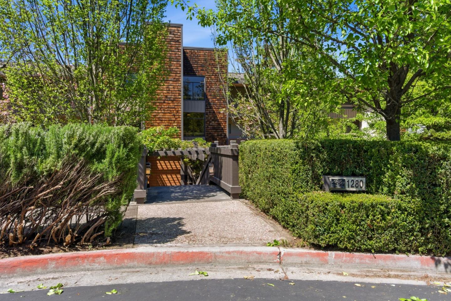 Detail Gallery Image 50 of 76 For 1280 Sharon Park Dr #27,  Menlo Park,  CA 94025 - 2 Beds | 2 Baths