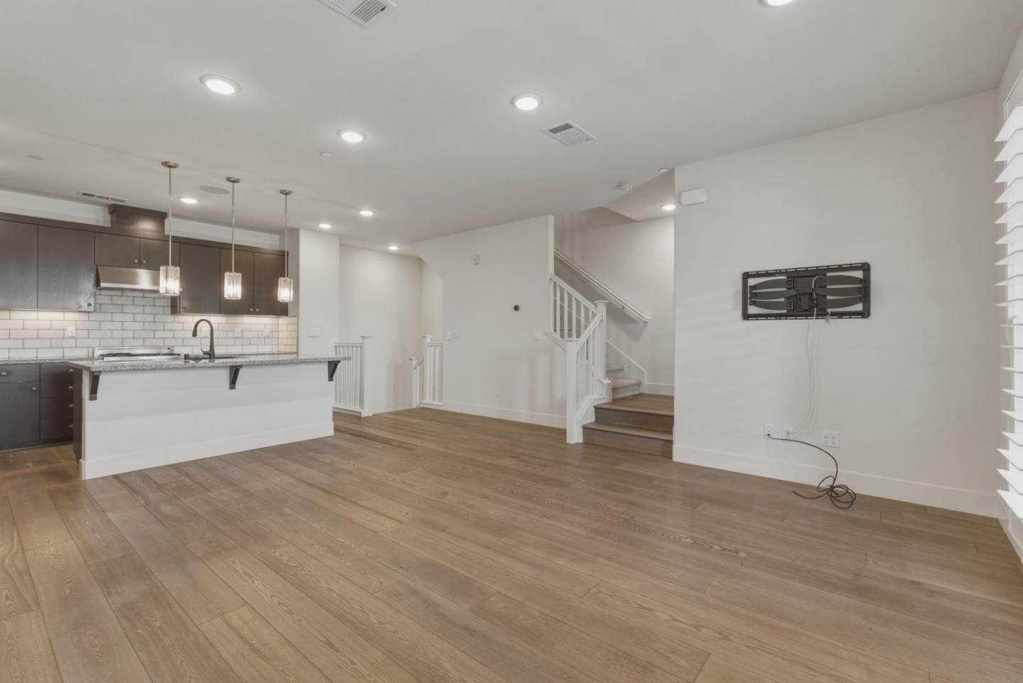 Detail Gallery Image 8 of 36 For 2737 5th St, Alameda,  CA 94501 - 3 Beds | 3/1 Baths