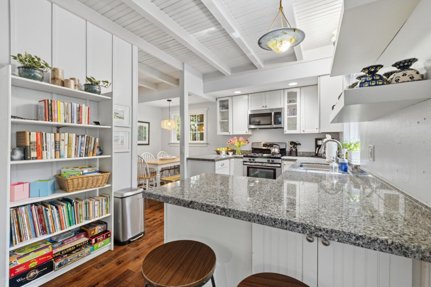 Detail Gallery Image 10 of 52 For 11931 Highway 9, Boulder Creek,  CA 95006 - 2 Beds | 1 Baths