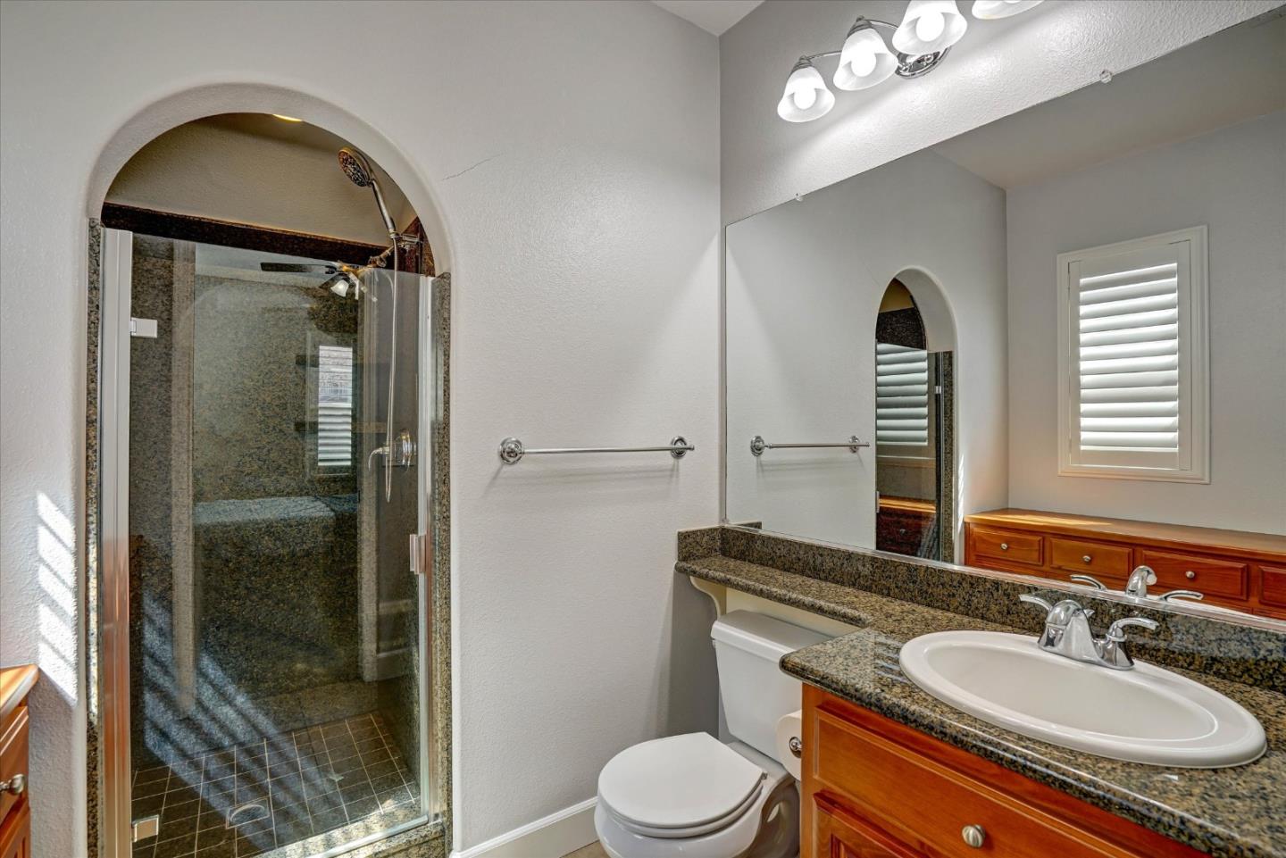 Detail Gallery Image 16 of 36 For 233 Snowdrop Ct, San Ramon,  CA 94582 - 5 Beds | 5/1 Baths